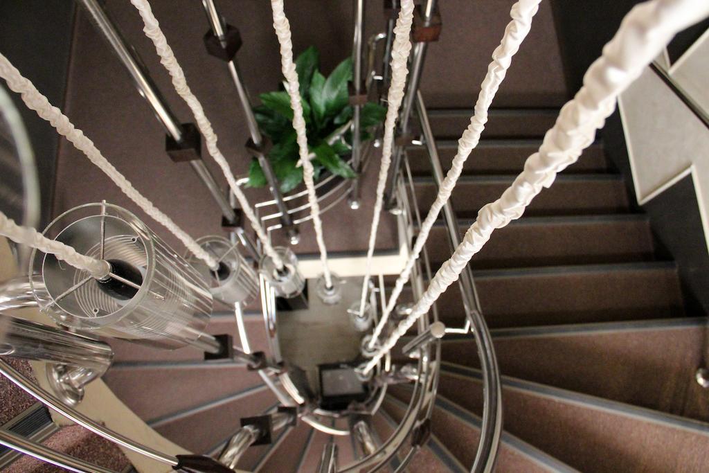 Enigma Pension Târgu Jiu Esterno foto