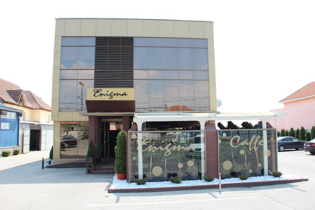 Enigma Pension Târgu Jiu Esterno foto