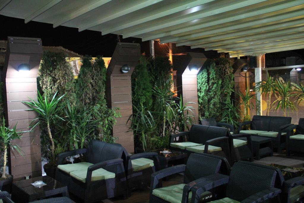 Enigma Pension Târgu Jiu Esterno foto